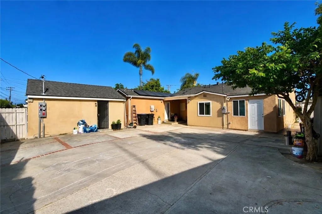 1329 W Mcfadden