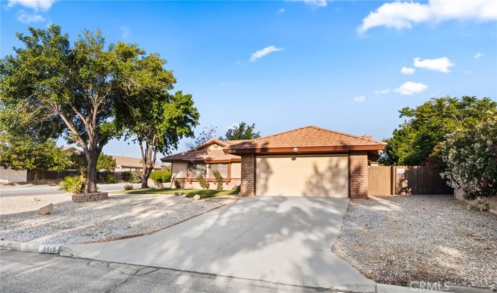 8518 Valley View