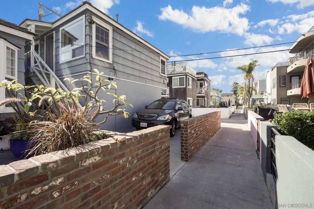 Photo of 831 Tangiers, San Diego, CA 92109 (MLS # 250044314)