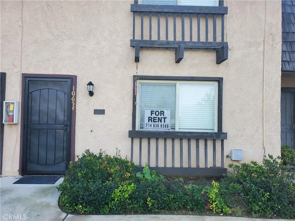 Photo of 10654 White Oak Dr, Riverside, CA 92505 (MLS # PW25267815)