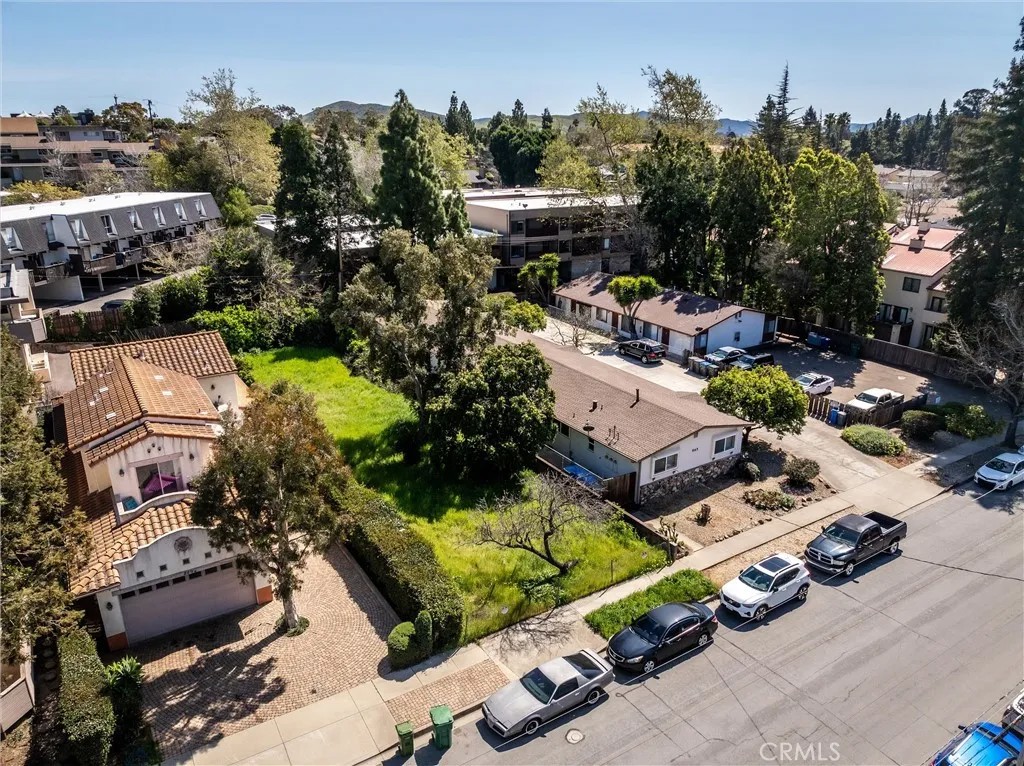 879 Walnut