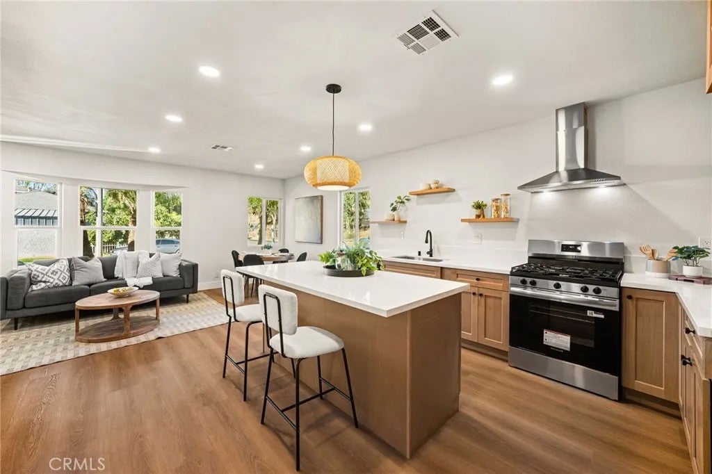 10538 Poinciana
