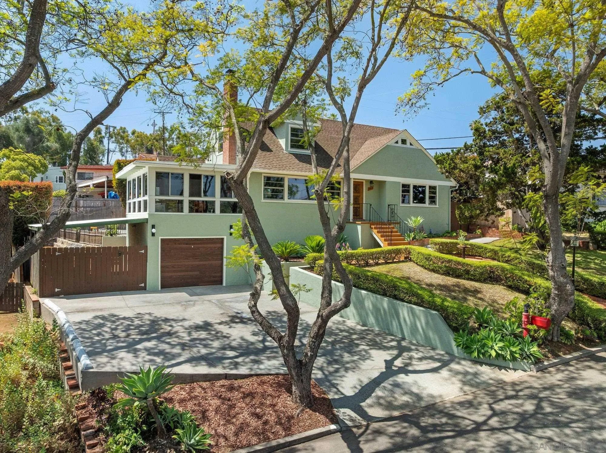 8865 Country Club Place