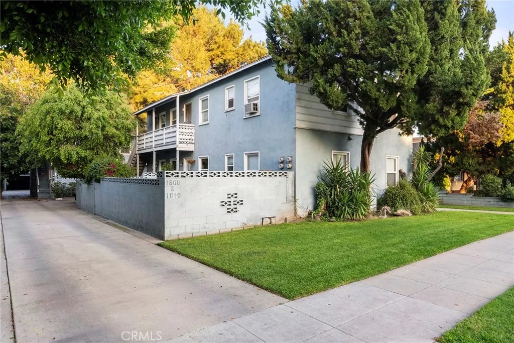 1608 Grismer Avenue