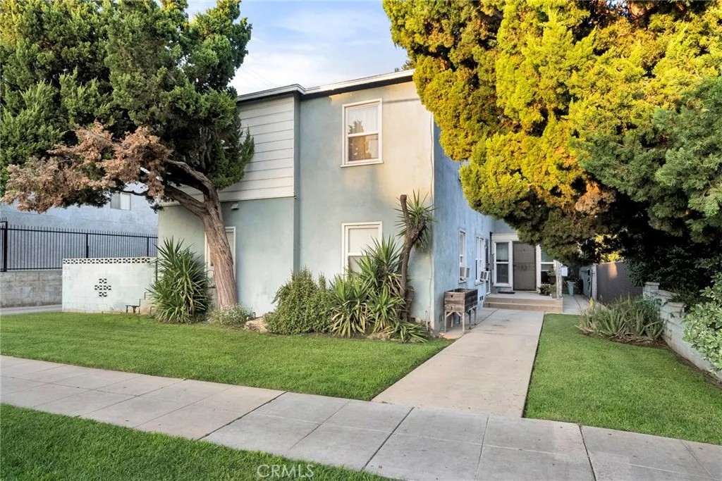 1608 Grismer Avenue