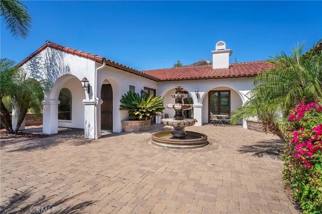 925 Valley, Vista