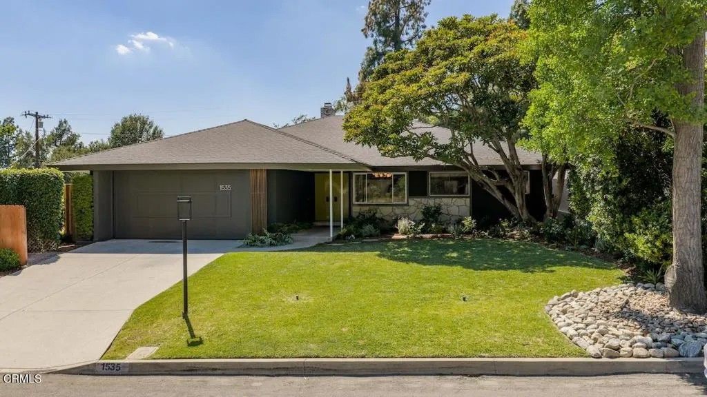 Photo of 1535 Meadowbrook Road, Altadena, CA 91001 (MLS # P1-26994)
