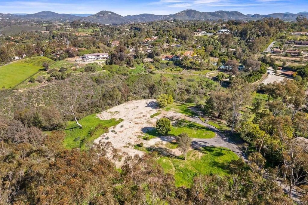 Photo of 18065 Avenida Alondra, Rancho Santa Fe, CA 92067 (MLS # NDP2600456)