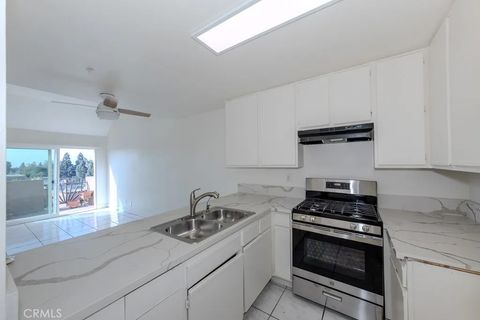 Tiny photo for 450 E 4th Street #423, Santa Ana, CA 92701 (MLS # PW26055137)