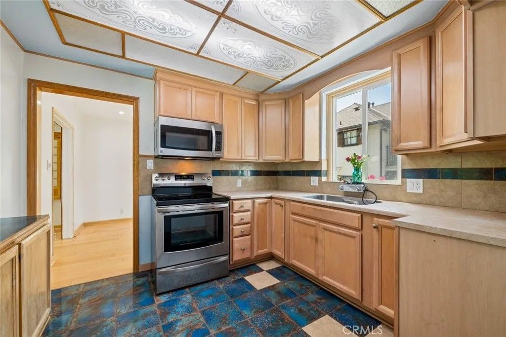 Photo of 449 W Elm Avenue, Burbank, CA 91506 (MLS # BB26085239)