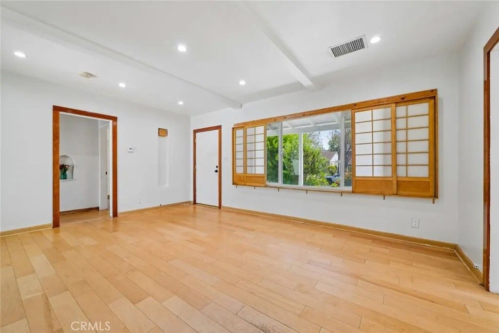 Photo of 449 W Elm Avenue, Burbank, CA 91506 (MLS # BB26085239)