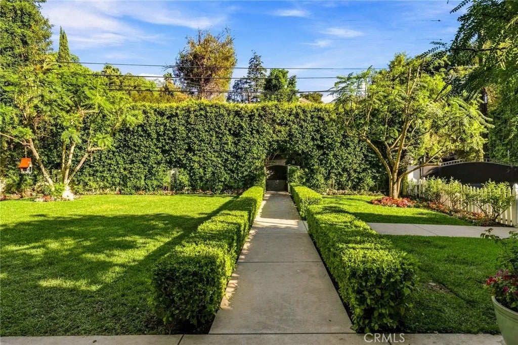 14647 Valley Vista Boulevard