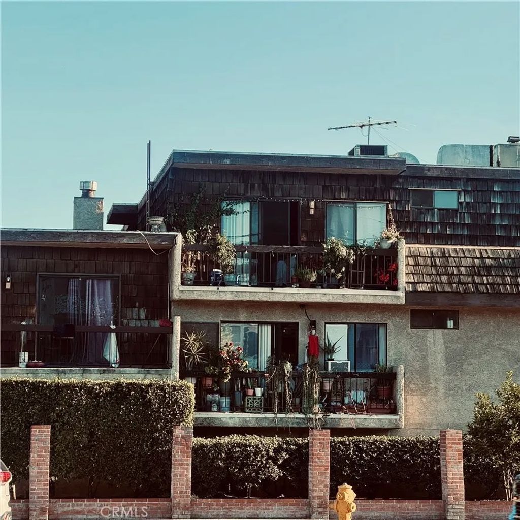 Photo of 15516 Nordhoff St #106, North Hills, CA 91343 (MLS # SR26081777)