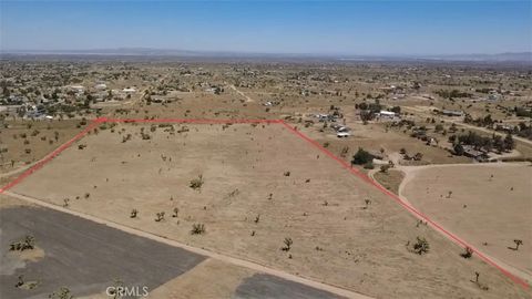 6716 Phelan Phelan CA 92371