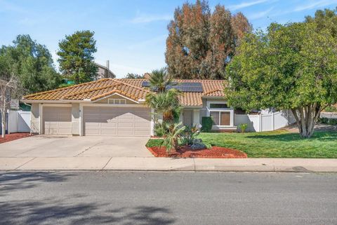 Photo of 40595 Symeron Way, Murrieta, CA 92562 (MLS # 260005927)