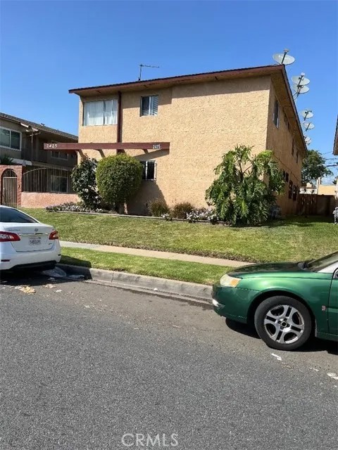 2425 W Imperial