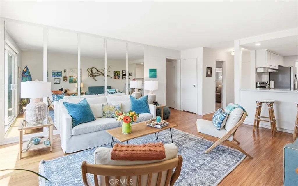 5959 E Naples Plaza 208
