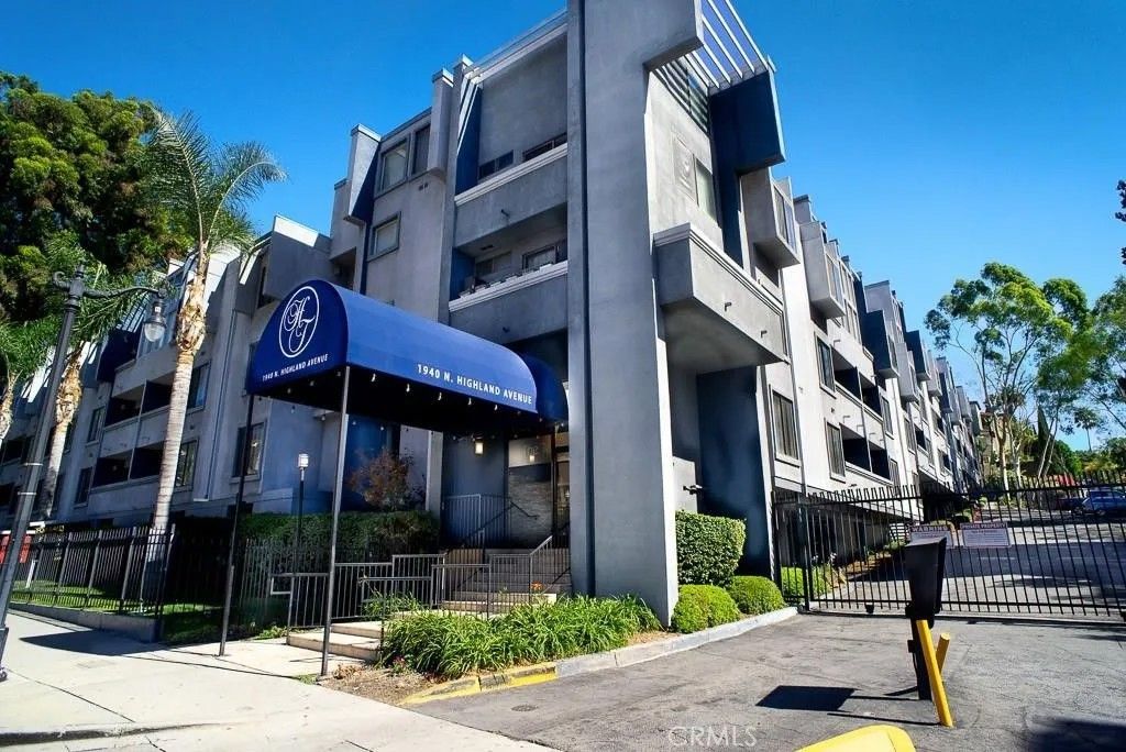 Photo of 1940 N Highland Ave, Los Angeles, CA 90068 (MLS # SR26072201)