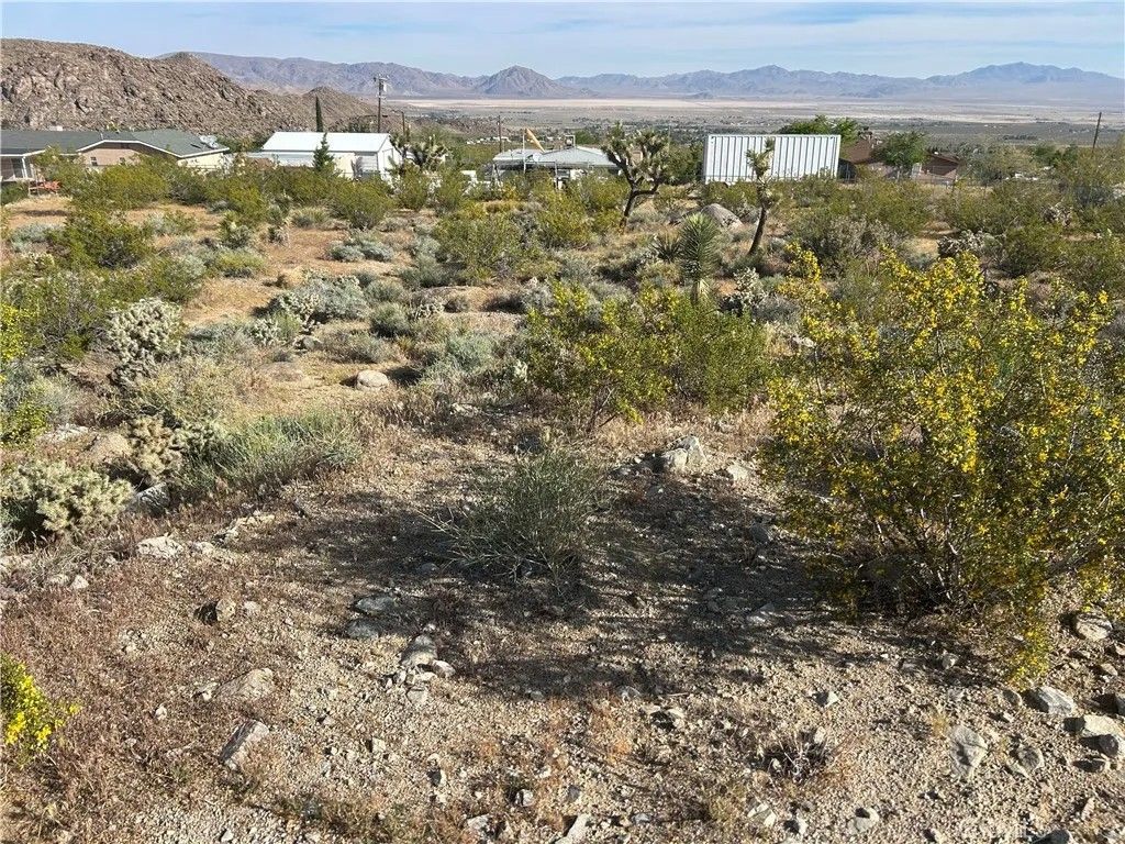 Photo of 32410 Sapphire Rd, Lucerne Valley, CA 92356 (MLS # HD26065455)