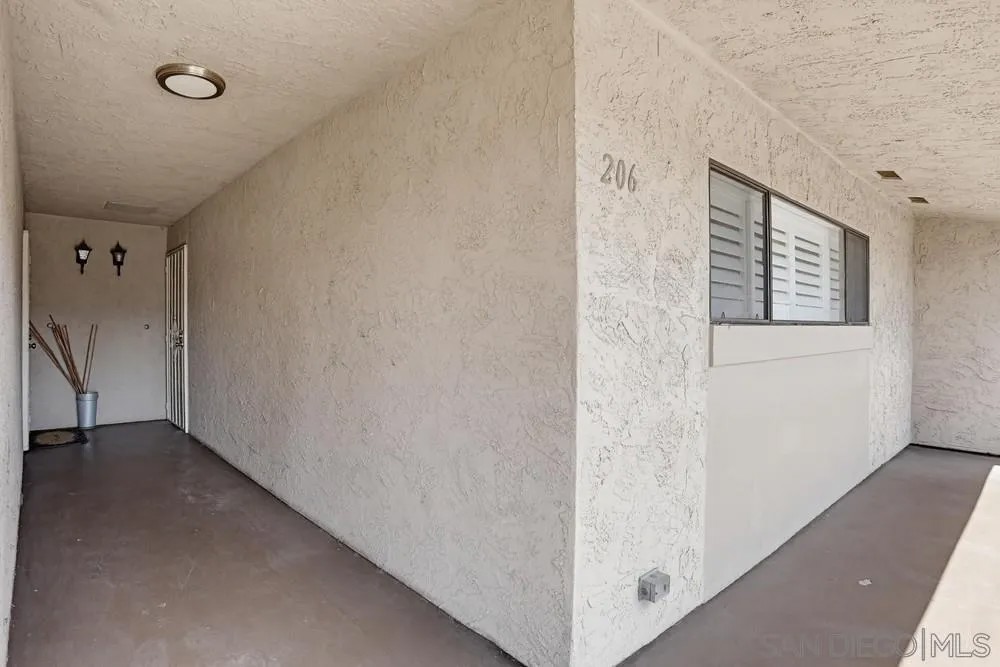 2564 Navarra Dr 206