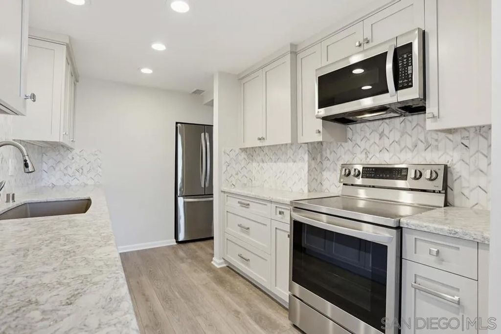 Photo of 2564 Navarra Dr #206, Carlsbad, CA 92009 (MLS # 260011258)