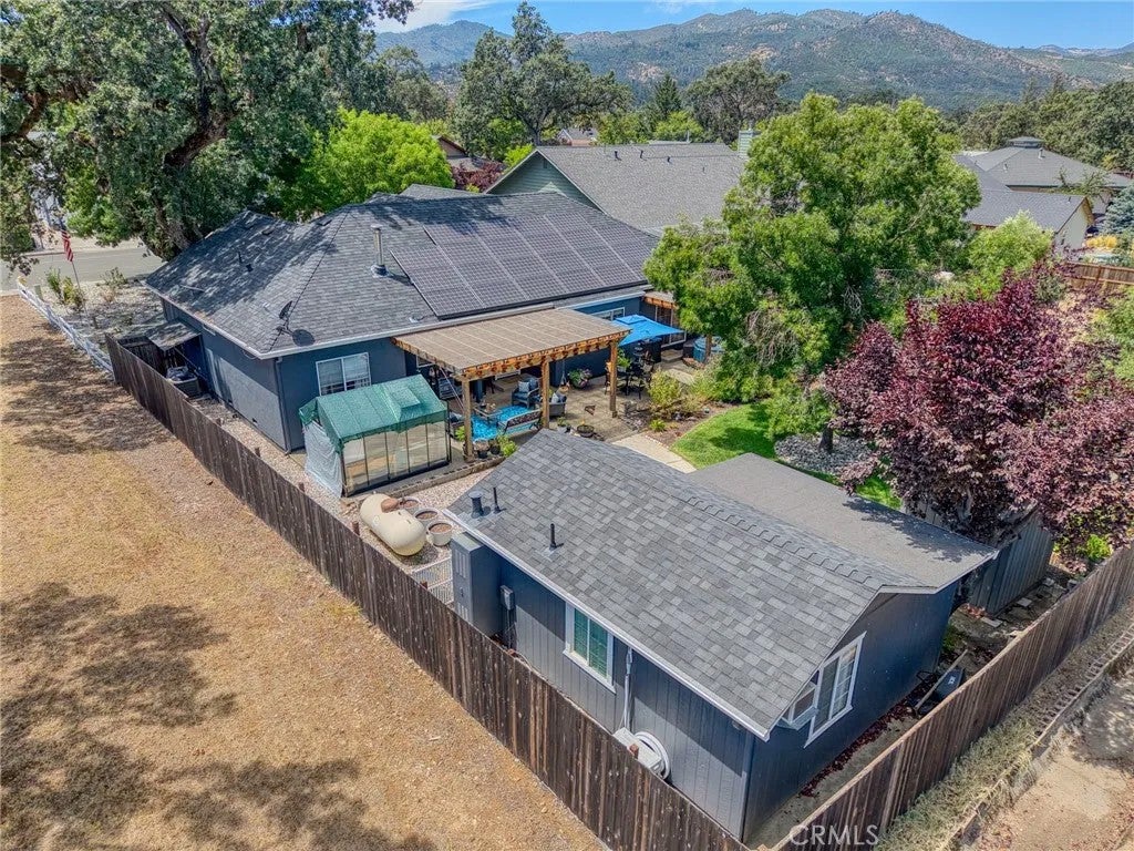 21410 Valley Oak