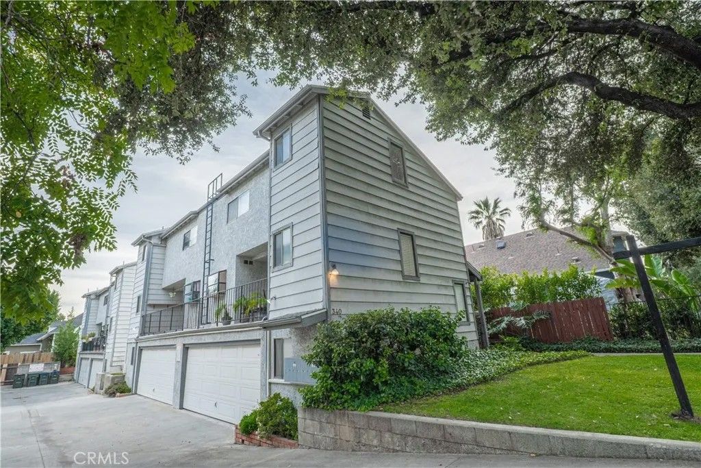 Photo of 340 E Washington Boulevard #1, Pasadena, CA 91104 (MLS # PW26028126)