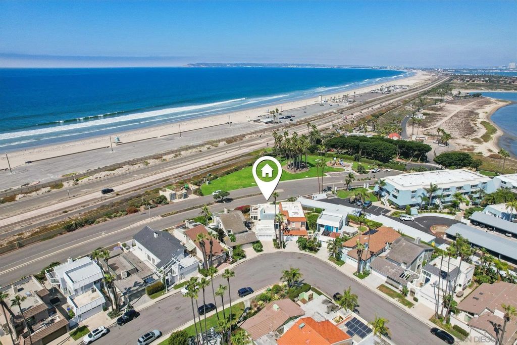 Photo of 58 Half Moon Bend, Coronado, CA 92118 (MLS # 250039467)