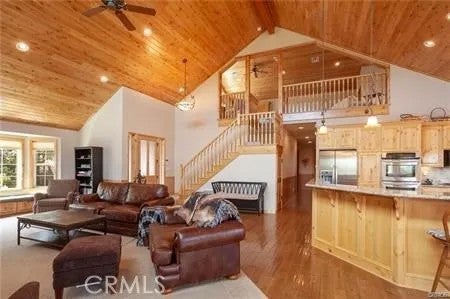 1186 Alameda Ct