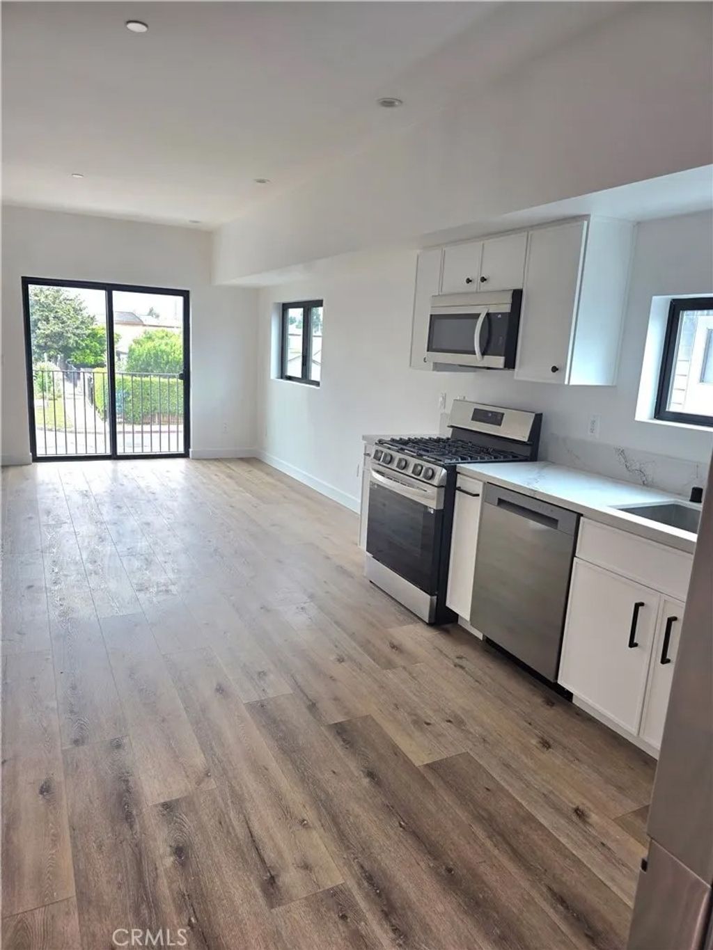 Photo of 6128 Hazeltine Ave, Van Nuys, CA 91401 (MLS # SR26088597)