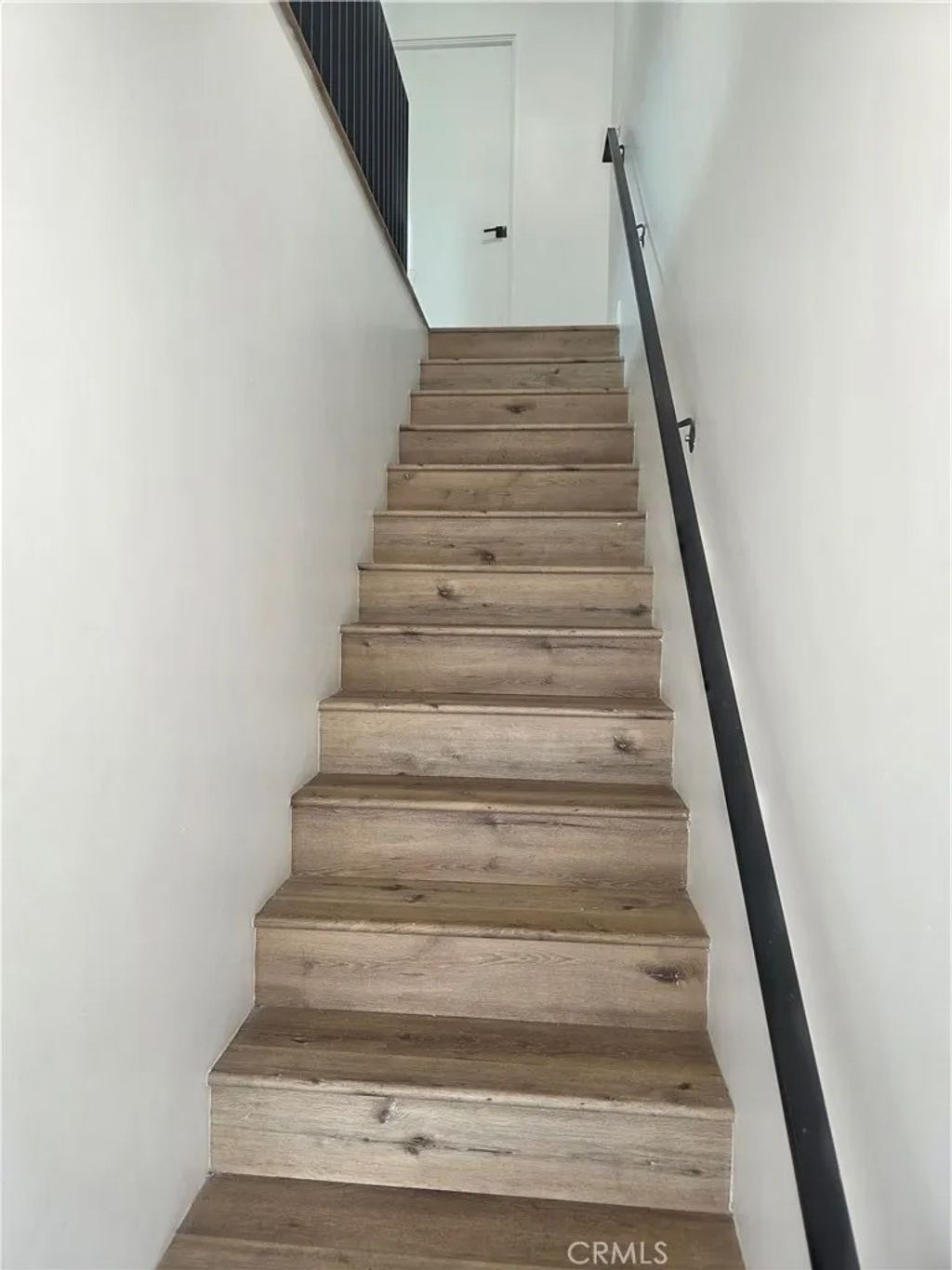 Photo of 6128 Hazeltine Ave, Van Nuys, CA 91401 (MLS # SR26088597)