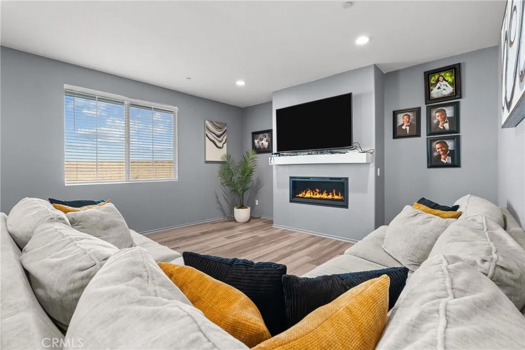 6949 Beale