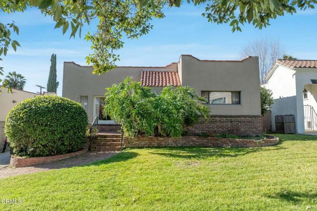 Photo of 1443 Dorothy Drive, Glendale, CA 91202 (MLS # P1-25508)