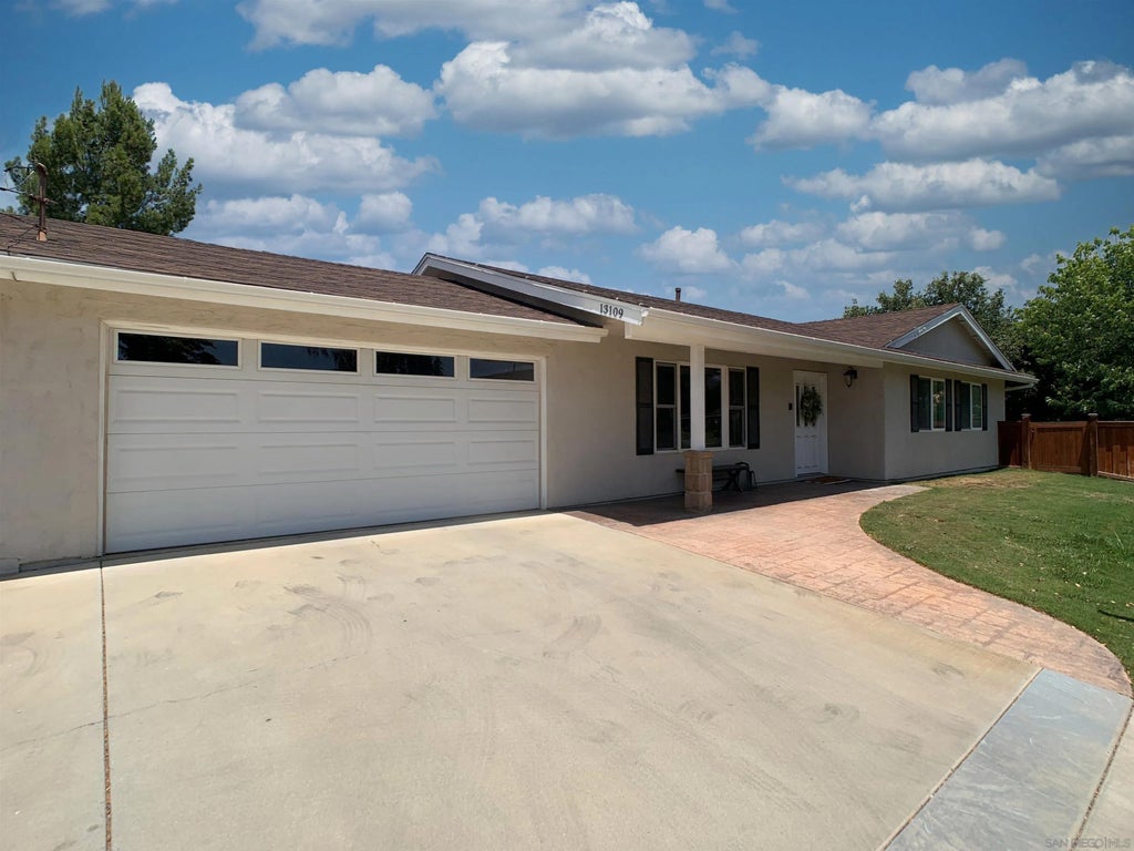 Photo of 13109 Vista View, Poway, CA 92064 (MLS # 260013739)