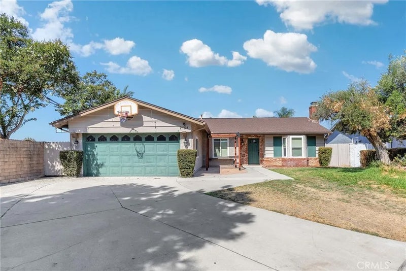 2158 HOLLY AVE