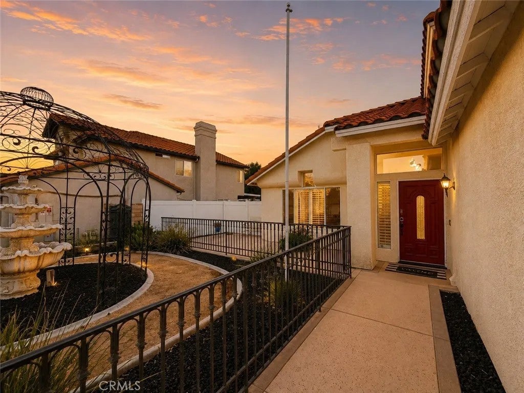 42806 Avenida Tigre