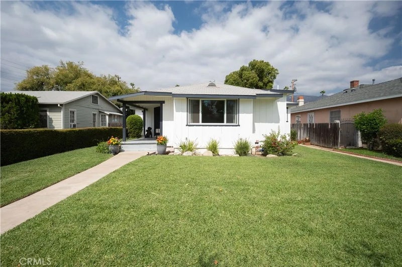 3149 E Green