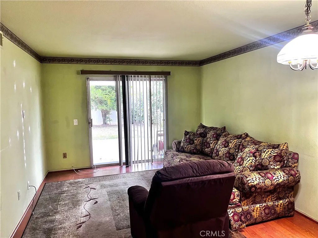7407 Hinsdale Pl
