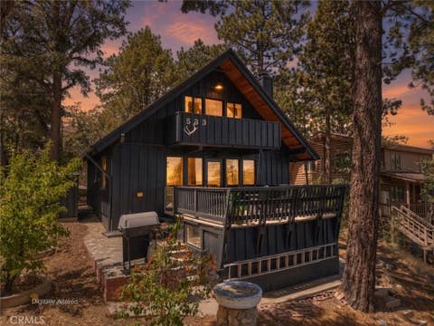 Photo of 533 Villa Grove, Big Bear Lake, CA 92314 (MLS # IG26187252)