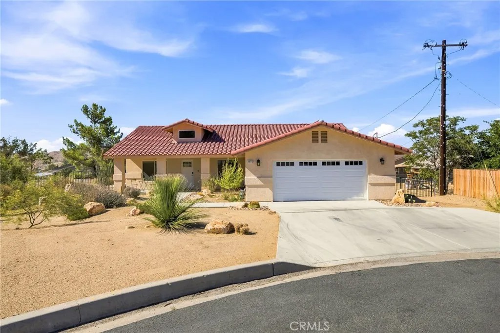 58772 La Mirada Trail
