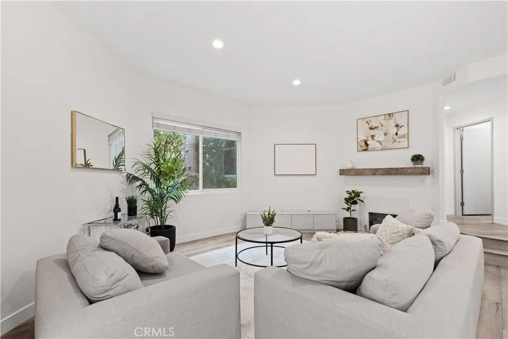 Photo of 11949 Goshen Avenue #110, Los Angeles, CA 90049 (MLS # SR26082518)