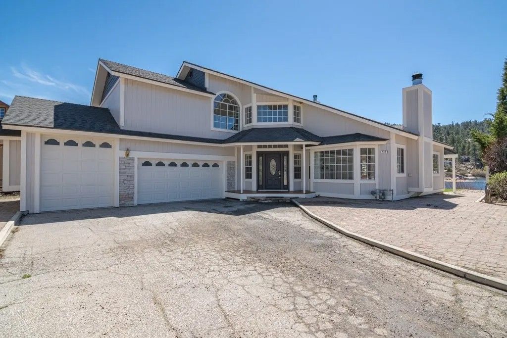 Photo of 735 Tayles Point, Big Bear Lake, CA 92315 (MLS # SR26066389)