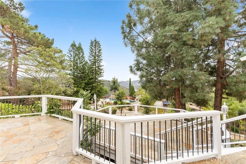 Photo of 28720 Sandhurst Way, Escondido, CA 92026 (MLS # OC25265106)