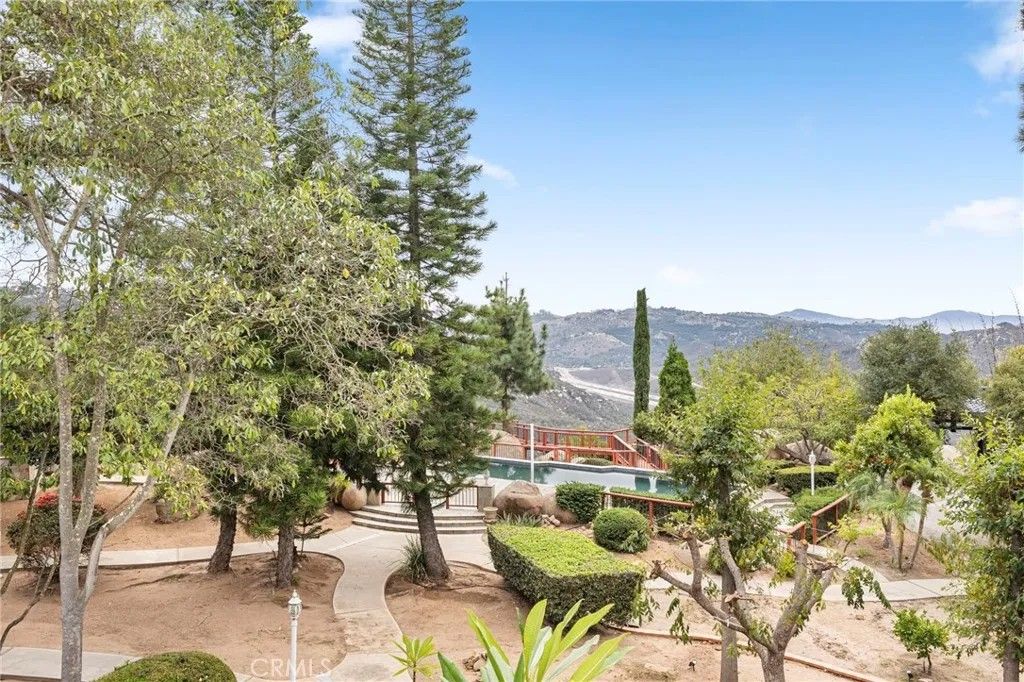 Photo of 28720 Sandhurst Way, Escondido, CA 92026 (MLS # OC25265106)