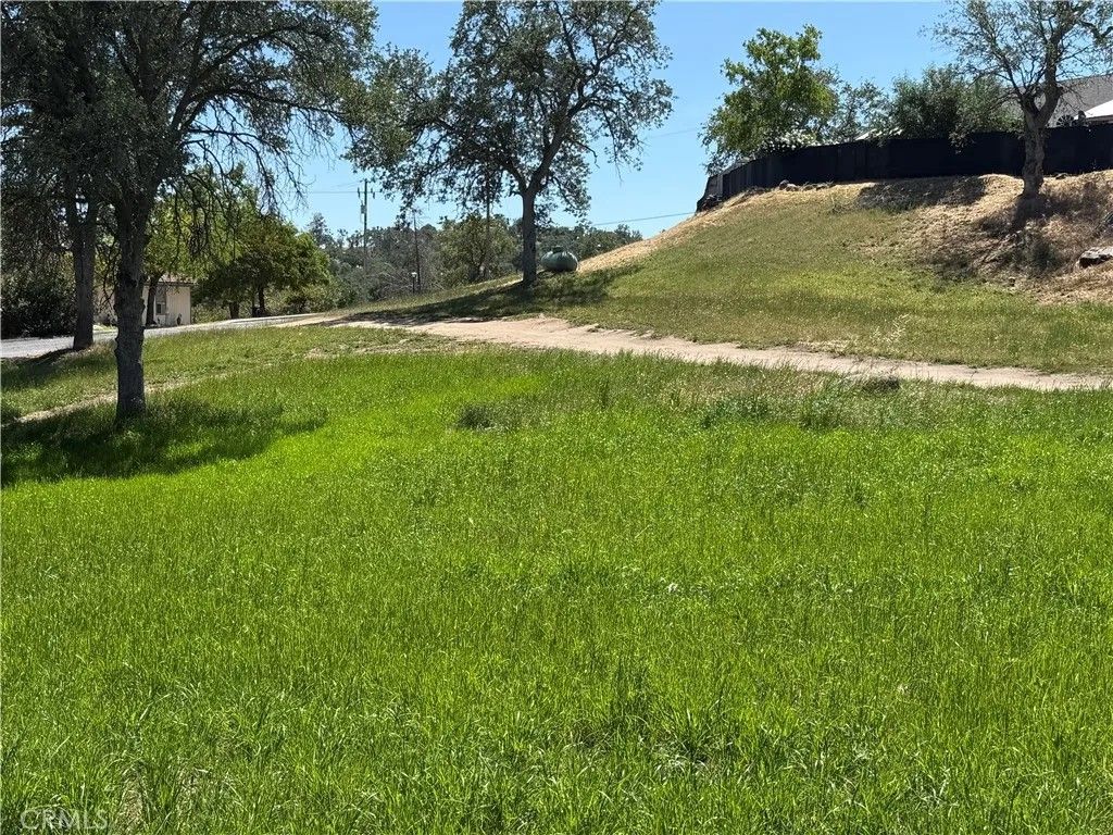 Photo of 958 N Kings Canyon, Coarsegold, CA 93614 (MLS # FR26097977)