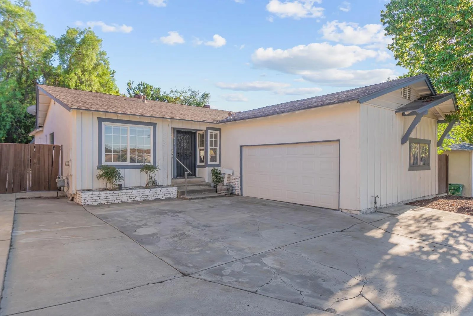 9121 Farrington Dr