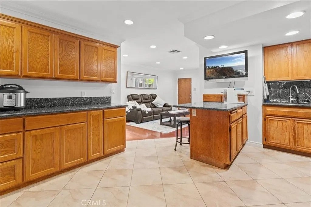 4345 W. 154th St. 10