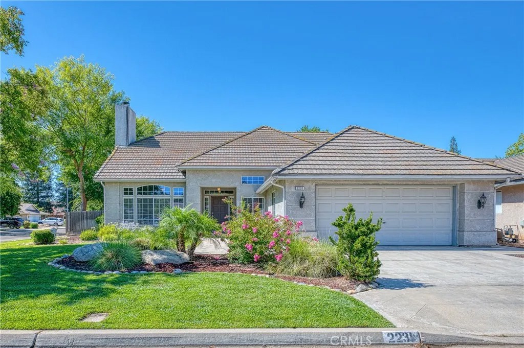 2231 E Pryor Drive