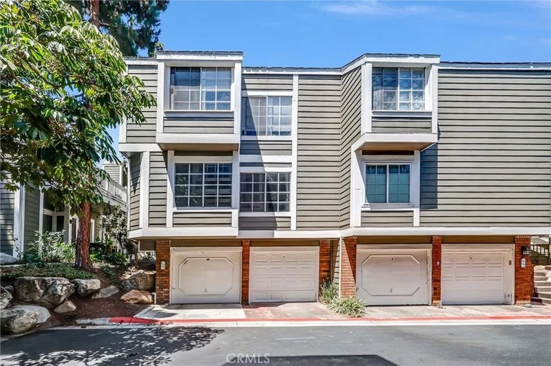 3021 Langs Bay