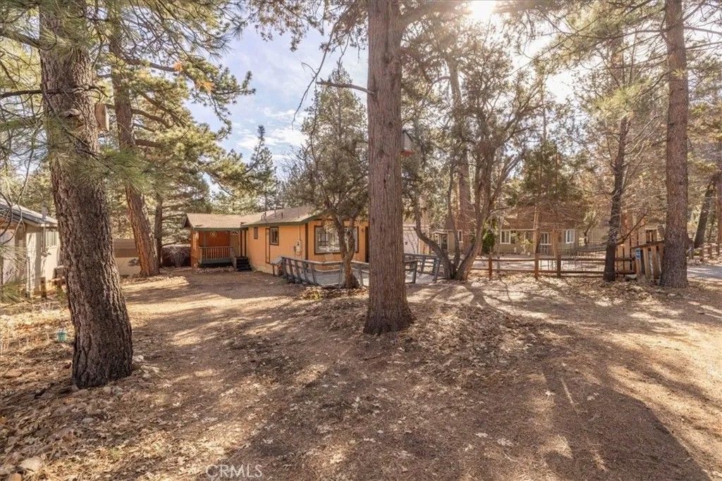 Photo of 417 Spruce Ln, Sugarloaf, CA 92386 (MLS # IG26028790)